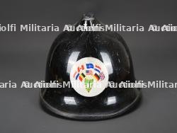 OTAN, casque de pompier du quartier general d'Europe centrale a Brunssum, aux Pays-Bas. NATO, firefighter helmet from the Central Europe headquarters in Brunssum, Netherlands.