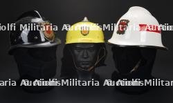 Pays-Bas, lot de trois casques de sapeurs-pompiers des annees 1970-1980. Netherlands, group of three firefighter helmets from the 1970s–1980s.