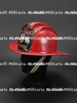 Philippines, casque du lieutenant Cruz des sapeurs-pompiers de Manille. Philippines, Lieutenant Cruz's Manila firefighter helmet.