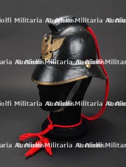 Portugal, casque a cimier de sapeur-pompier. Portugal, crested firefighter helmet.