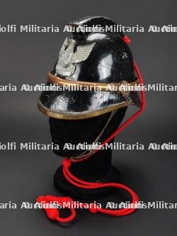 Portugal, casque a cimier de sapeur-pompier de Cercal do Alentejo. Portugal, crested firefighter helmet from Cercal do Alentejo.