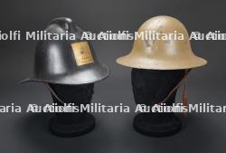 Royaume-Uni, lot de deux casques de defense passive et de sapeurs-pompiers. United Kingdom, set of two civil defence and firefighter helmets.