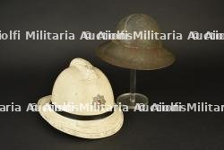 Royaume-Uni, lot de deux casques de pompier et de securite civile. United Kingdom, set of two firefighter and civil defence helmets.