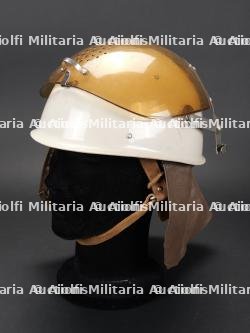 Russie, casque de sapeur-pompier KP-80. Russia, KP-80 firefighter helmet.