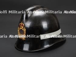 Saint-Marin, casque de sapeur-pompier. San Marino, firefighter helmet.