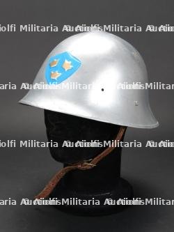 Suede, casque modele 1921 de pompier et de la securite civile. Sweden, model 1921 fire brigade and civil defence helmet.