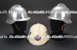 Suede, lot de trois casques de sapeurs-pompiers. Sweden, set of three firefighter helmets.