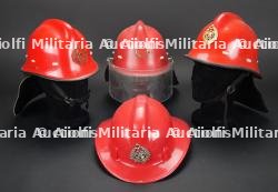 Turquie, lot de quatre casques de sapeurs-pompiers. Turkey, group of four firefighter helmets.