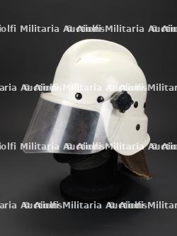 Ukraine, casque de sapeur-pompier. Ukraine, firefighter helmet.