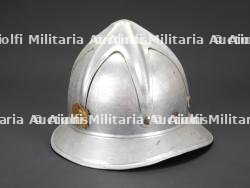 Yougoslavie, casque de sapeur-pompier de l'epoque communiste. Yugoslavia, communist-era firefighter helmet.