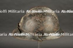 Casque Adrian modèle 1915 de l'Infanterie, quart, bracelet d'identité et médailles — miniature 4