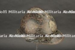Casque Adrian modèle 1915 de l'Infanterie, quart, bracelet d'identité et médailles — photo 5