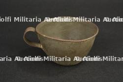 Casque Adrian modèle 1915 de l'Infanterie, quart, bracelet d'identité et médailles — miniature 8