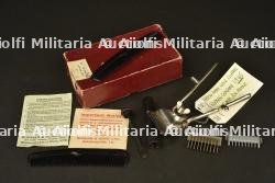 Accessoires de coiffeur britannique. British army Hair Clippers.