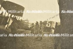 Lot de 8 rares photos de l'Hauptmann von Geyer racompagné par le Lt Minier de l'escadrille BR35 après la signature de l'armistice. — photo 2