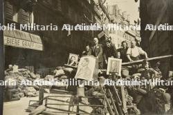 Un lot de 4 photos de presse de la libération de Paris — miniature 3