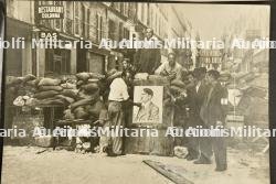 Un lot de 4 photos de presse de la libération de Paris — photo 4
