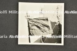 Lettre autographe du héros de la Légion, le Commandant Luis Ramirez de Ribas, ancien officier Vénézuelien, pilote et Commandant du 2-3 Etranger avec photo du fanion du bataillon — miniature 3
