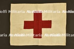 Petit drapeau croix rouge provenant de Bayeux