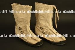 Sur bottes hivernales Guerre de Corée