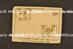 Insignes de col des Engineers sur carton d'origine