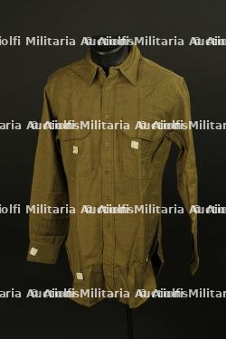 Chemise troupe et ses étiquettes de stock