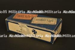 Boite en carton publicitaire pour les papiers à cigarette Riz LA et Gommé La