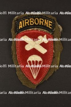 Patch Airborne Command découpé d'une vareuse US