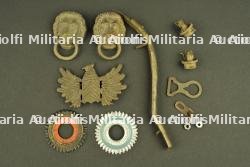 Ensemble de pièces détachées pour casque à pointe.