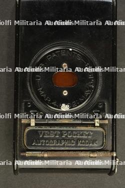 Lampe et appareil photos officier — miniature 2