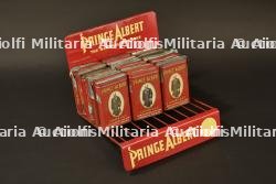 Présentoir à boites de tabac Prince Albert