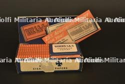 Boite en carton publicitaire pour les papiers à cigarette Riz LA et Gommé La