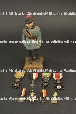 Ensemble de souvenirs et de medailles de la revolution de 1830. Collection of memorabilia and medals from the 1830 Revolution.