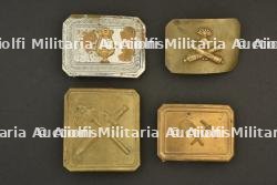 Lot de quatre plaques de ceinturon de la musique, du genie et de l’artillerie. Set of four military band, engineer and artillery belt plates. — photo 1