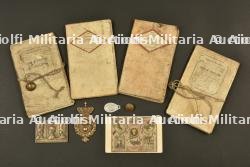 Lot de livrets et d’une plaque d’identite de grenadiers. Group of Grenadiers’ booklets and an identity tag.