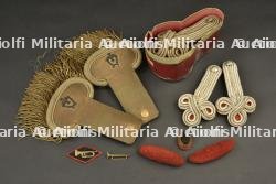 Lot d’epaulettes et d’insignes de la Garde civique. Group of Civic Guard epaulettes and insignia. — photo 1