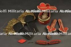 Lot d’epaulettes et d’insignes de la Garde civique. Group of Civic Guard epaulettes and insignia. — miniature 2