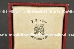 Medaille de la Croix-Rouge de Mme Leon Petit, bataille de Charleroi, 1914. Red Cross medal awarded to Mrs Leon Petit, Battle of Charleroi, 1914. — photo 2