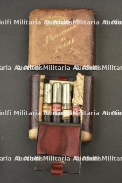 Lot de deux pharmacies de poche. Set of two pocket first-aid kits. — miniature 2