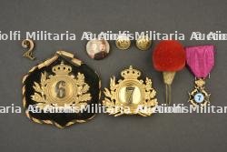 Insignes, medailles et souvenirs des 5e, 6e et 7e regiments de ligne d’Anvers. Badges, medals and memorabilia of the 5th, 6th and 7th Line Regiments of Antwerp. — photo 1