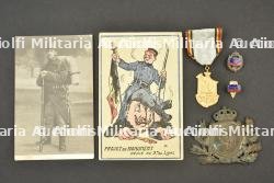 Insignes, medaille et souvenirs du 9e regiment de ligne de Bruxelles. Badges, medal and memorabilia of the 9th Line Regiment of Brussels.
