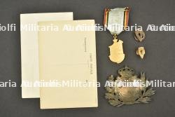 Insignes, medaille et souvenirs du 9e regiment de ligne de Bruxelles. Badges, medal and memorabilia of the 9th Line Regiment of Brussels. — photo 2