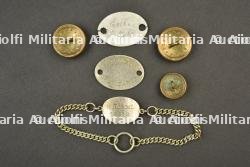 Plaques d’identite et boutons des 1er, 10e et 20e regiments de ligne d’Ath et d’Arlon. Identity tags and buttons from the 1st, 10th and 20th Line Regiments of Ath and Arlon. — photo 2