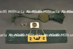 Lot de souvenirs de chasseurs, d’eclaireurs et de carabiniers. Group of Chasseurs, Scouts and Carabiniers memorabilia.
