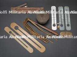 Petits objets du soldat belge. Small personal items belonging to Belgian soldiers.