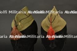 Lot de deux bonnets de police des 9e et 13e regiments de Ligne. Pair of side caps from the 9th and 13th Line Regiments.