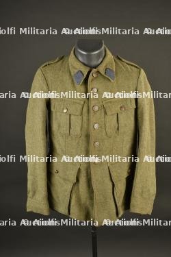 Veste modele 1935 d’un soldat du Corps de transport. Model 1935 enlisted man’s Transport Corps tunic.