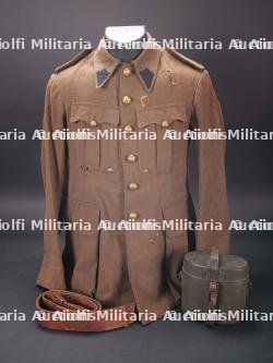 Veste et equipement d un sous-officier de l intendance. Quartermaster NCO s tunic and equipment.