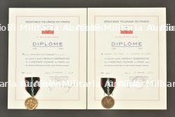 Ensemble de deux medailles de la Resistance polonaise en France avec diplomes. Two medals of the Polish Resistance in France with certificates.