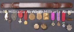 Insignes divers. Assorted insignia.